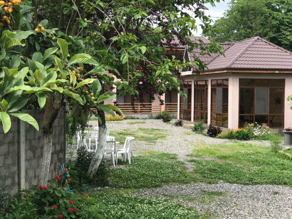 Гостевой Дом "Уют У Тумановых" Pitsunda Exterior foto